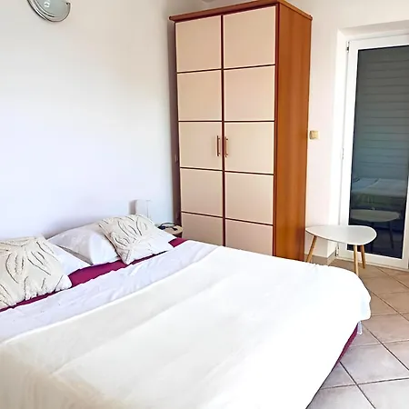 2 Apartment *