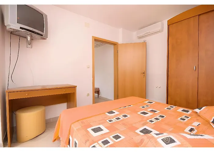 2 * Podgora (Split-Dalmatia)